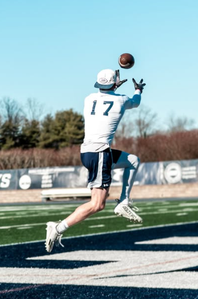Mike making a catch, No. 17